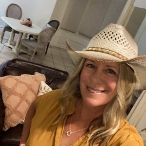 Meet your Posher, Angelique